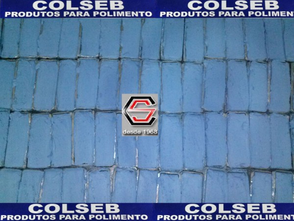 Massa Azul já aprovada pelo controle de qualidade, pronta para ser embalada.