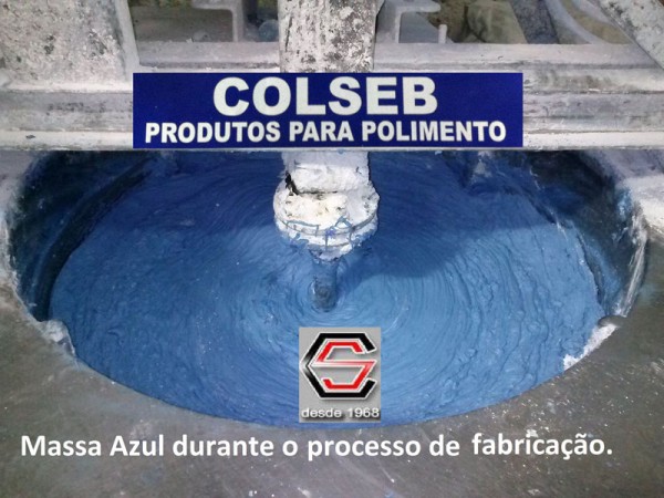 Massa Azul durante o processo de sua fabricação